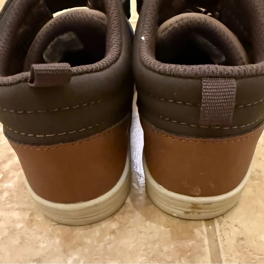 OSHKOSH B’GOSH toddlers boys high top Cesc Sneaker Boots